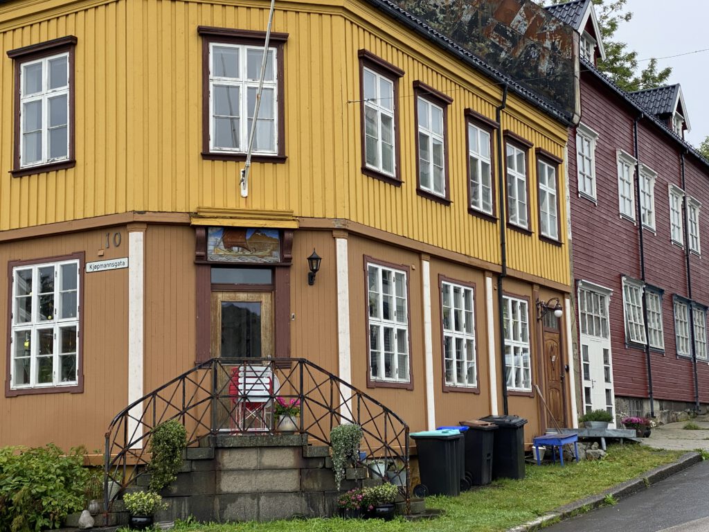 bunte Holzhäuser in Kabelvåg
