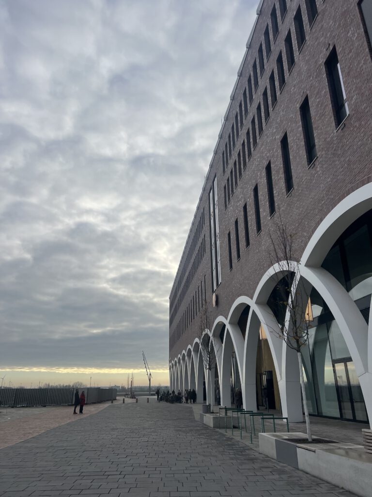 Außenansicht des Westfield Hamburg-Überseequartier