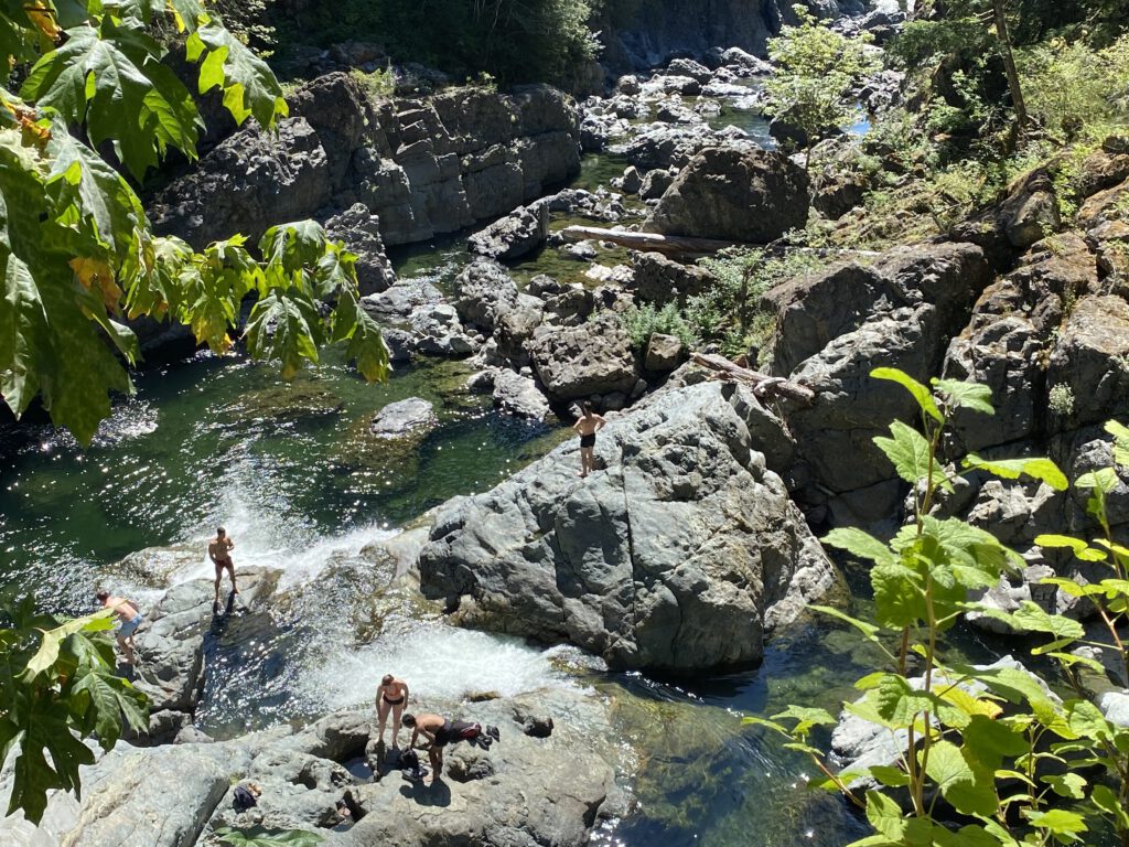 Sooke Potholes Provincial Park mit Badenden 