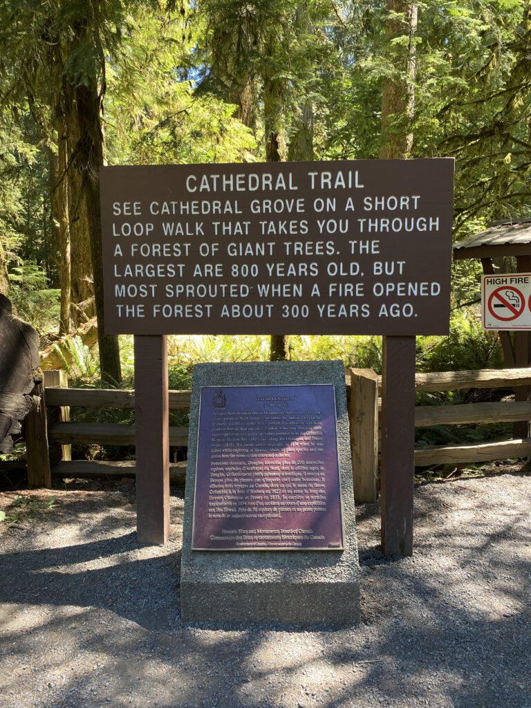 Cathedral Trail Schild auf Vancouver Island 