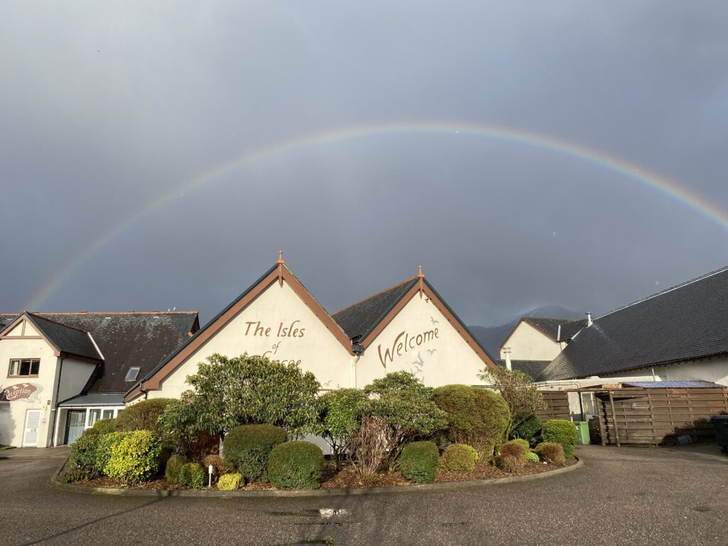 Hotel Tipp Isles of Glencoe Ballachulish Peninsula Halbinsel Glencoe Loch Leven Berge Regenbogen Sonne Regen