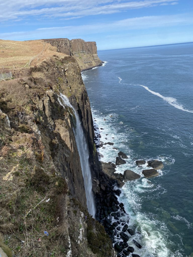 Aussichtspunkt View Point  Kilt Rock Wasserfall, Creag An Fhèilidh, Isle of Skye Highlands Schottland Meer