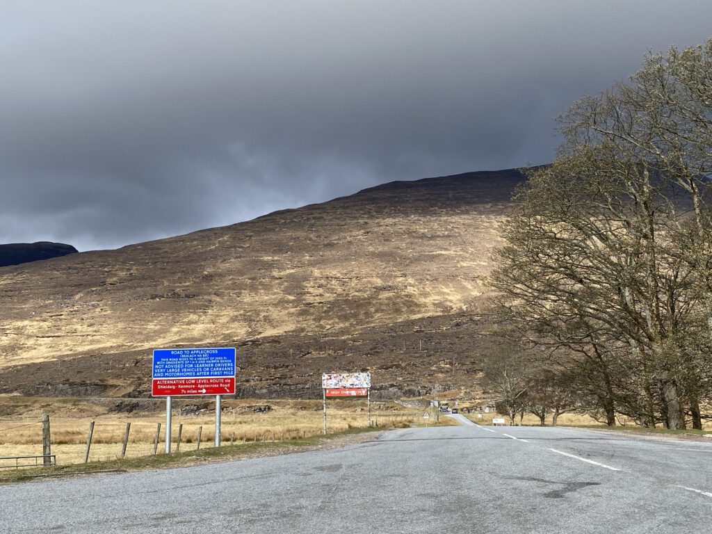 Road to Applecross Bealach na Bà Sign Schottland Highlands