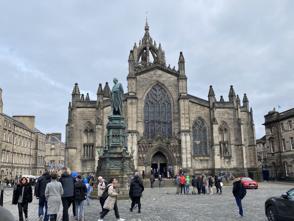 St Giles Cathedral Edinburgh Castle Nebel Niesel Schottland Hauptstadt