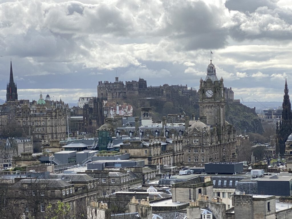 Edinburgh Castle Nebel Niesel Schottland Hauptstadt Calton Hill  