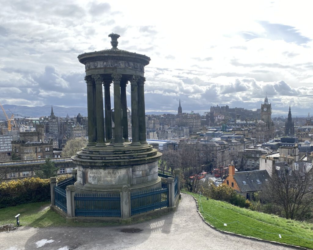 Edinburgh Castle Nebel Niesel Schottland Hauptstadt Calton Hill  Dugald Stewart Monument
