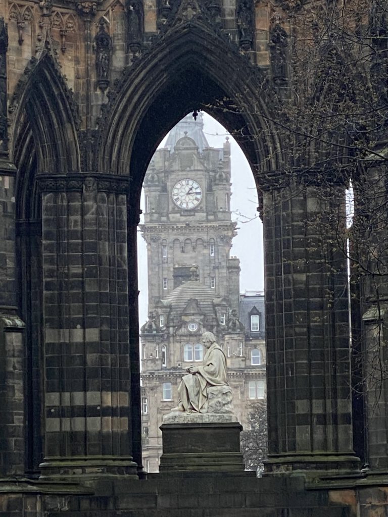 Belmoral Uhrenturm & Scott Monument