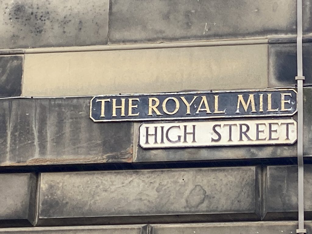 Straßenschild The Royal Mile