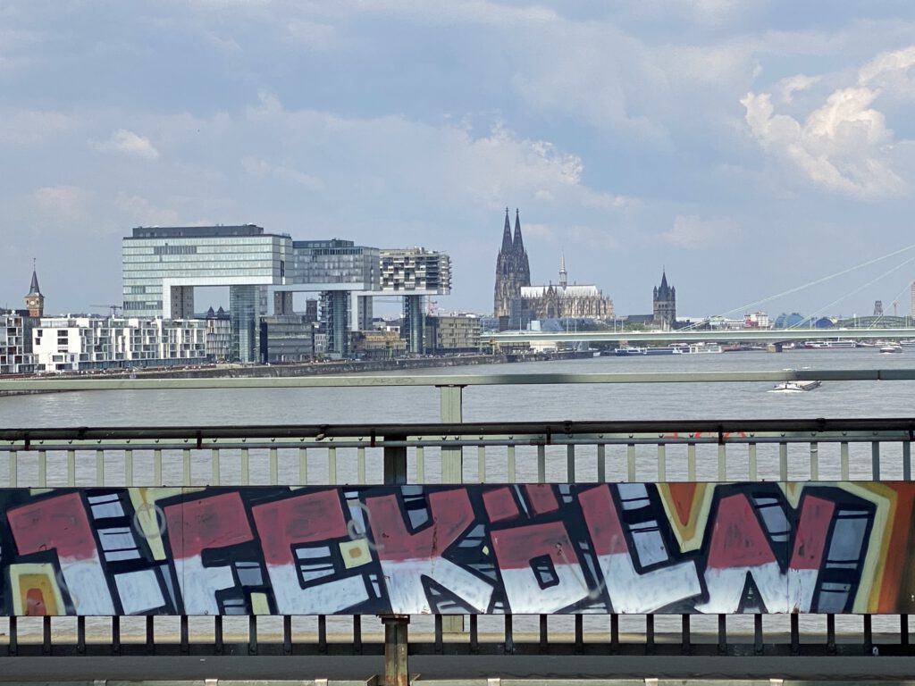 Poller Wiesen Dom Domblick Rhein Severinsbrücke Schiffahrt Kranhäuser 1. FC Köln