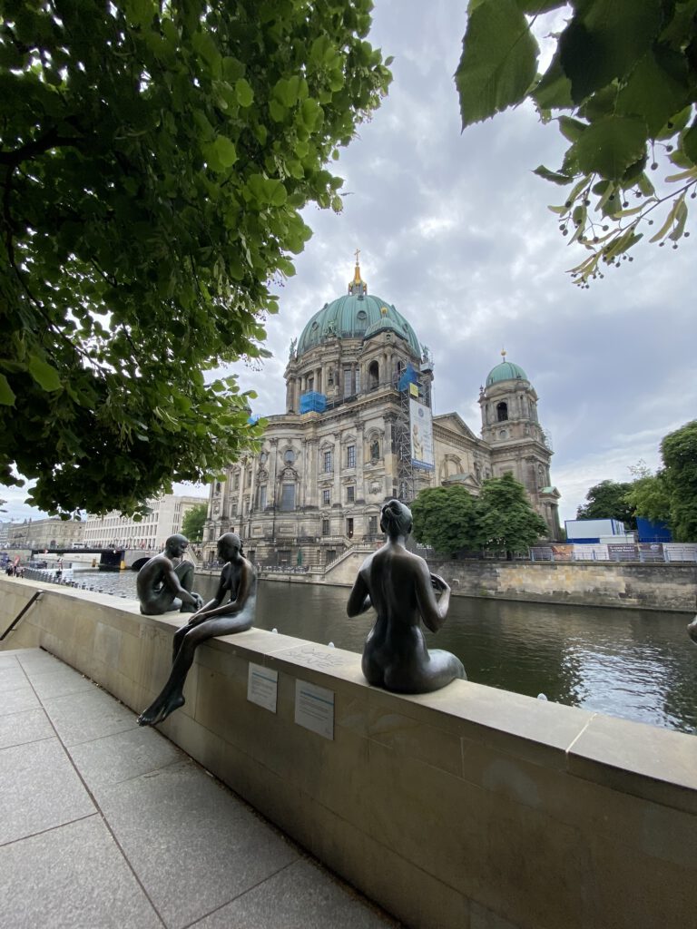 Berliner Dom  Hauptstadt  Skulpturen Kunst Spree