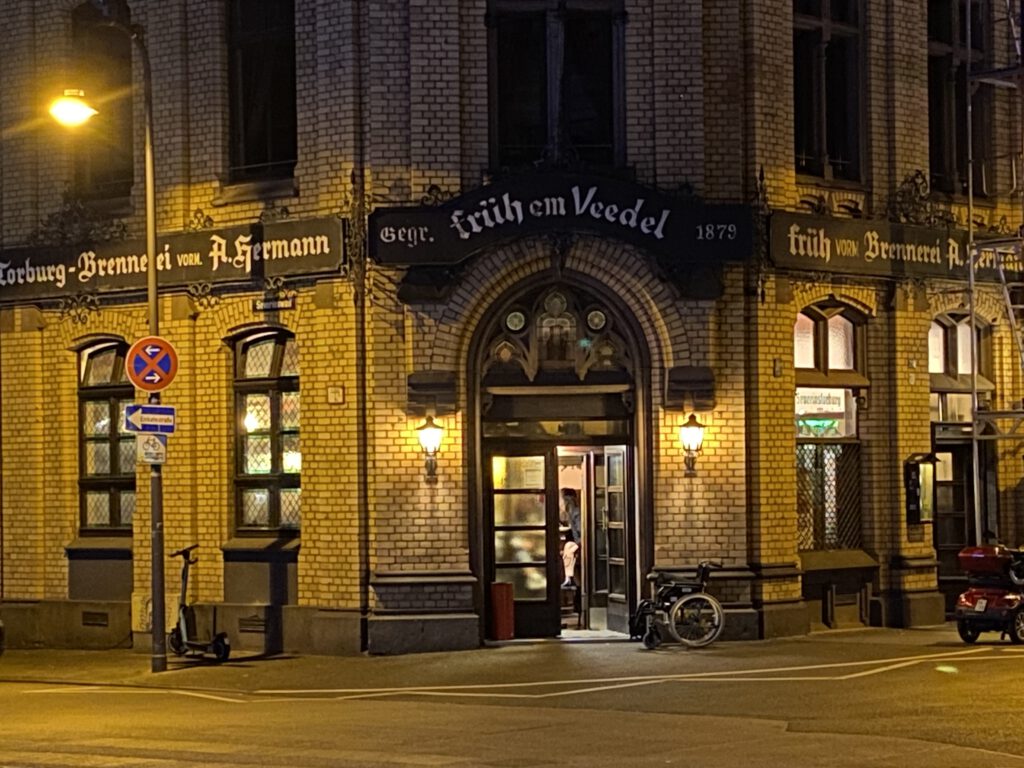 Kneipe Brauhaus Früh em Veredle Köln Südstadt Chlodwigplatz Klassiker Köbes 