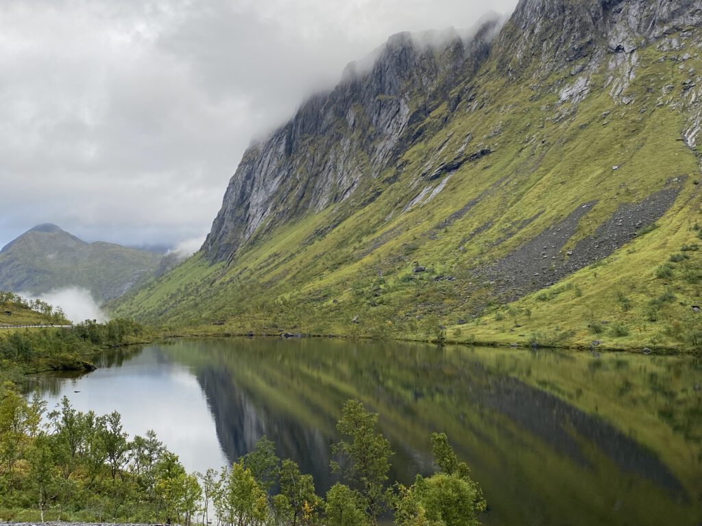 See und Berge auf den Lofoten 