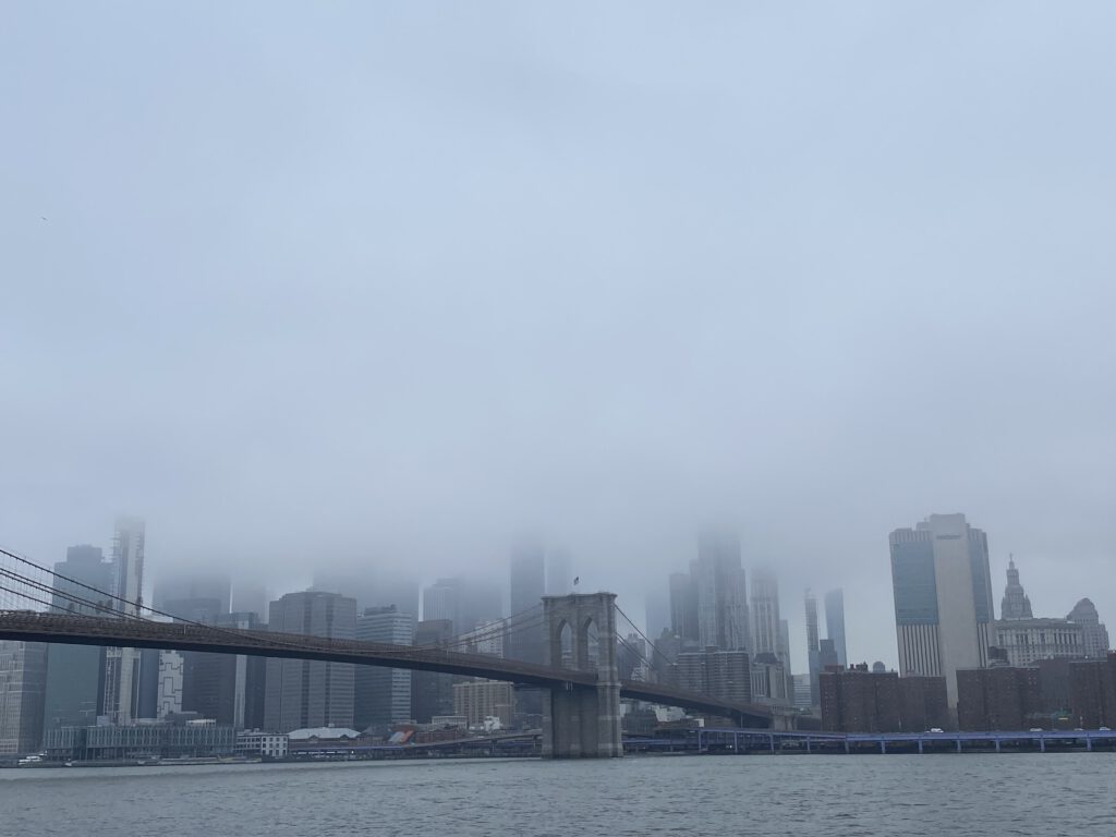 Skyline Manhattan Nebel Dumbo Brooklyn Bridge NYC New York