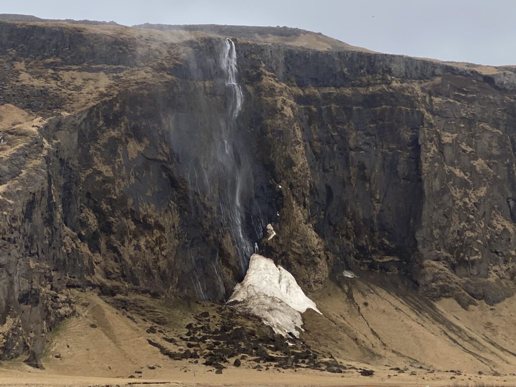 Drífandi Wasserfall auf der Ringstrasse in Island 