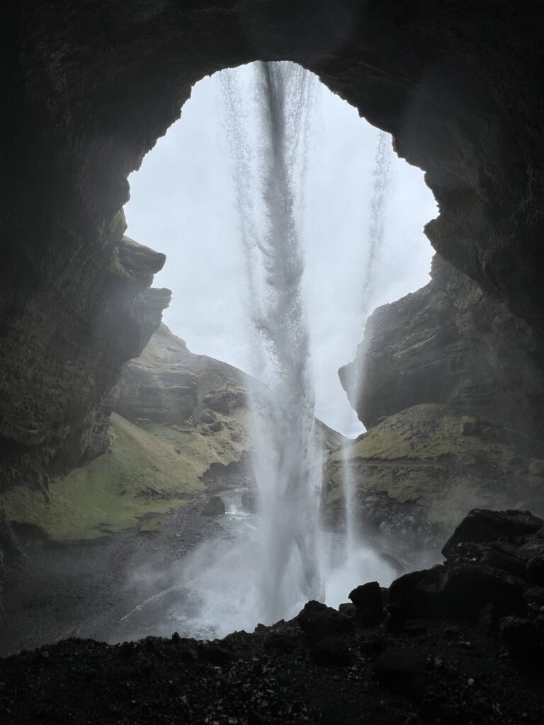 hinterm Kvernufoss