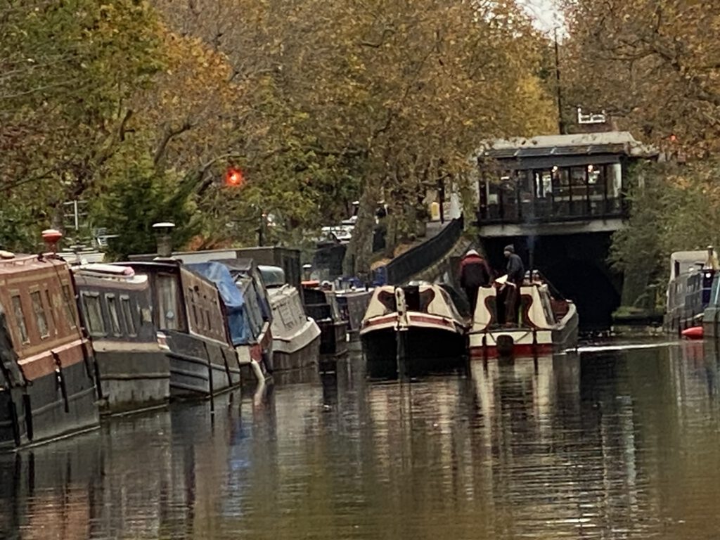 Boote auf dem Regent Canal Little Venice 