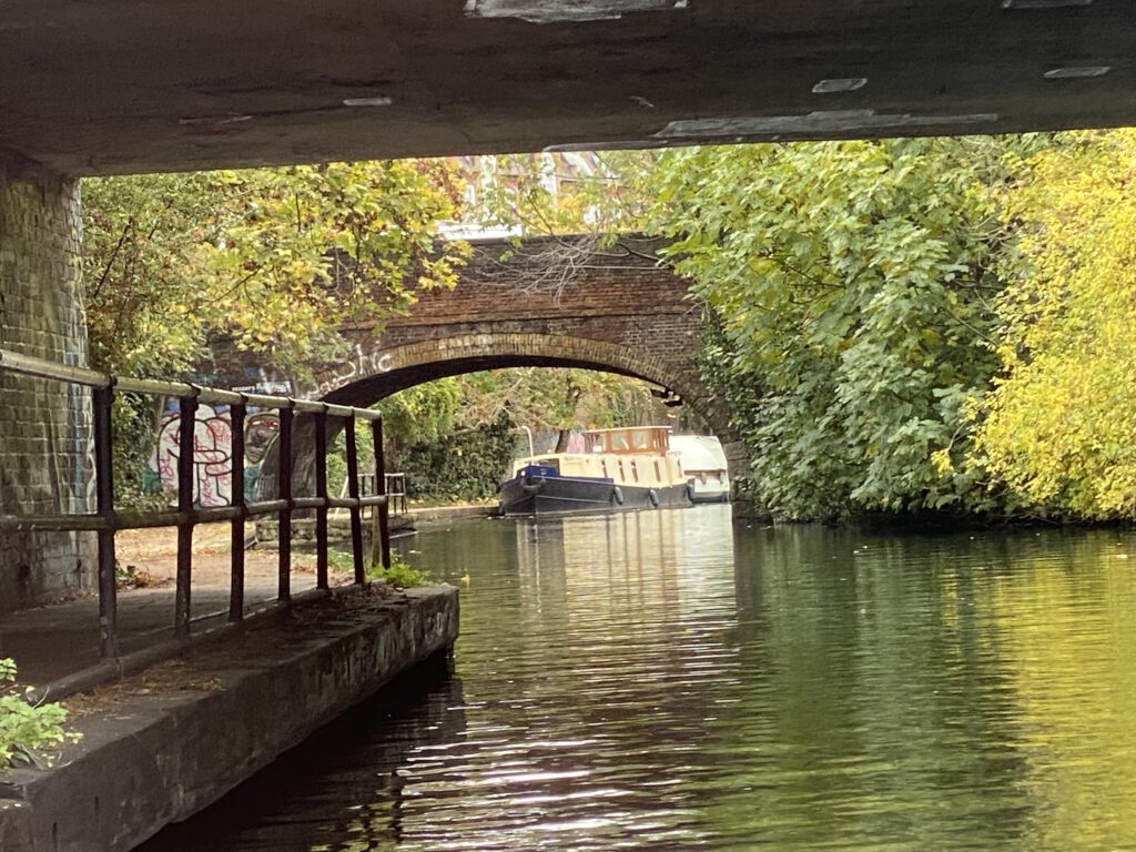 Boote auf dem Regent Canal Little Venice 