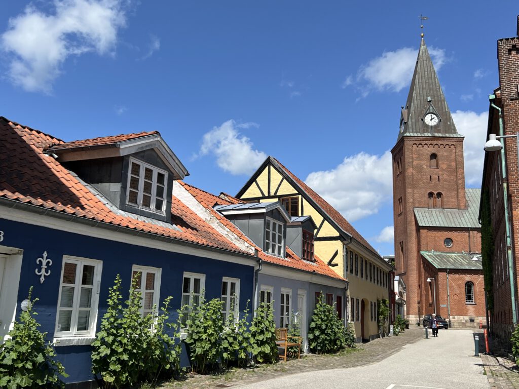 Hjelmerstald mit Vor Frue Kirke