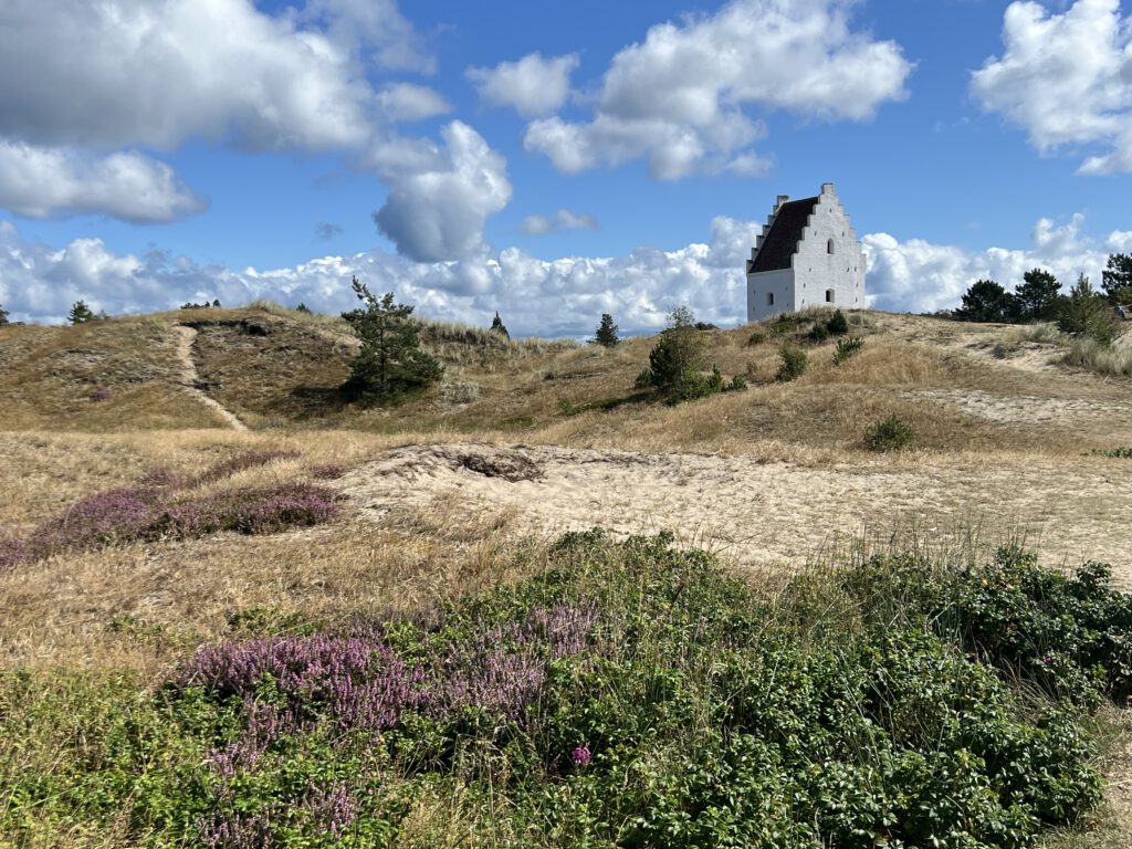 Den Tilsandede Kirke mit Heide