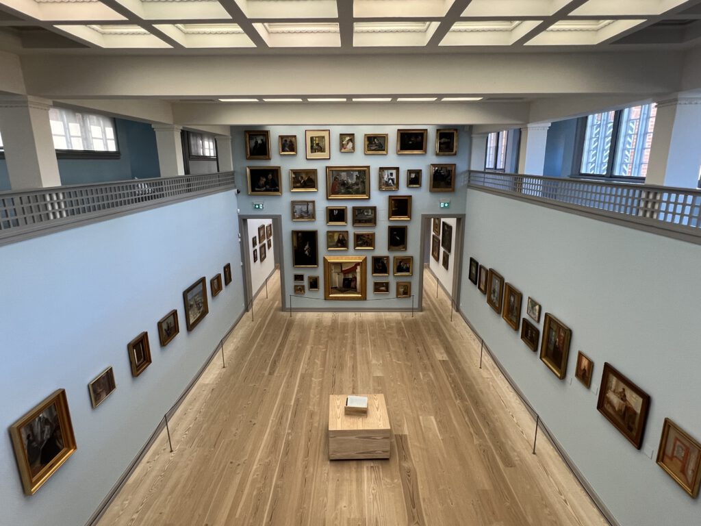 Blick von der Galerie in Skagens Museum 