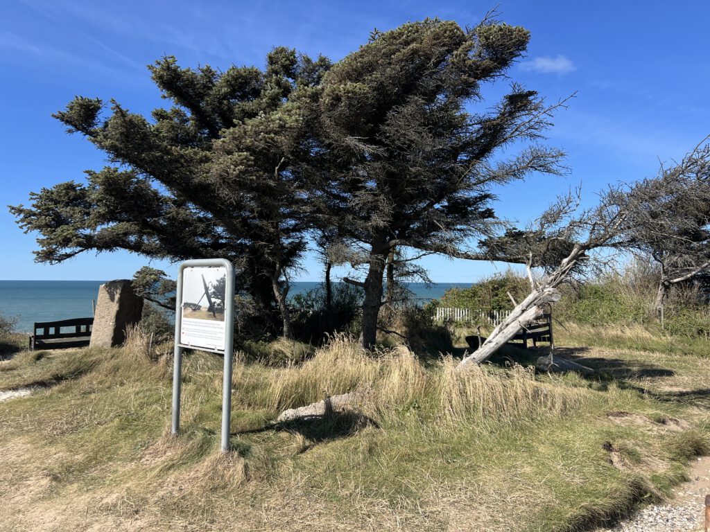 Hinweisschild zum Anker von Mårup Kirke