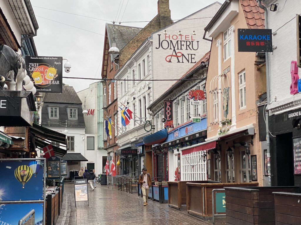 Jomfru Ane Gade mit Hotel
