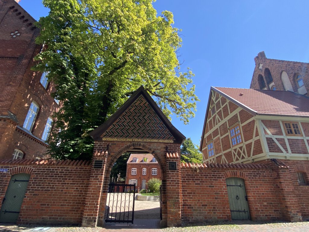Innenhof der Heiligen Geist Kirche Wismar