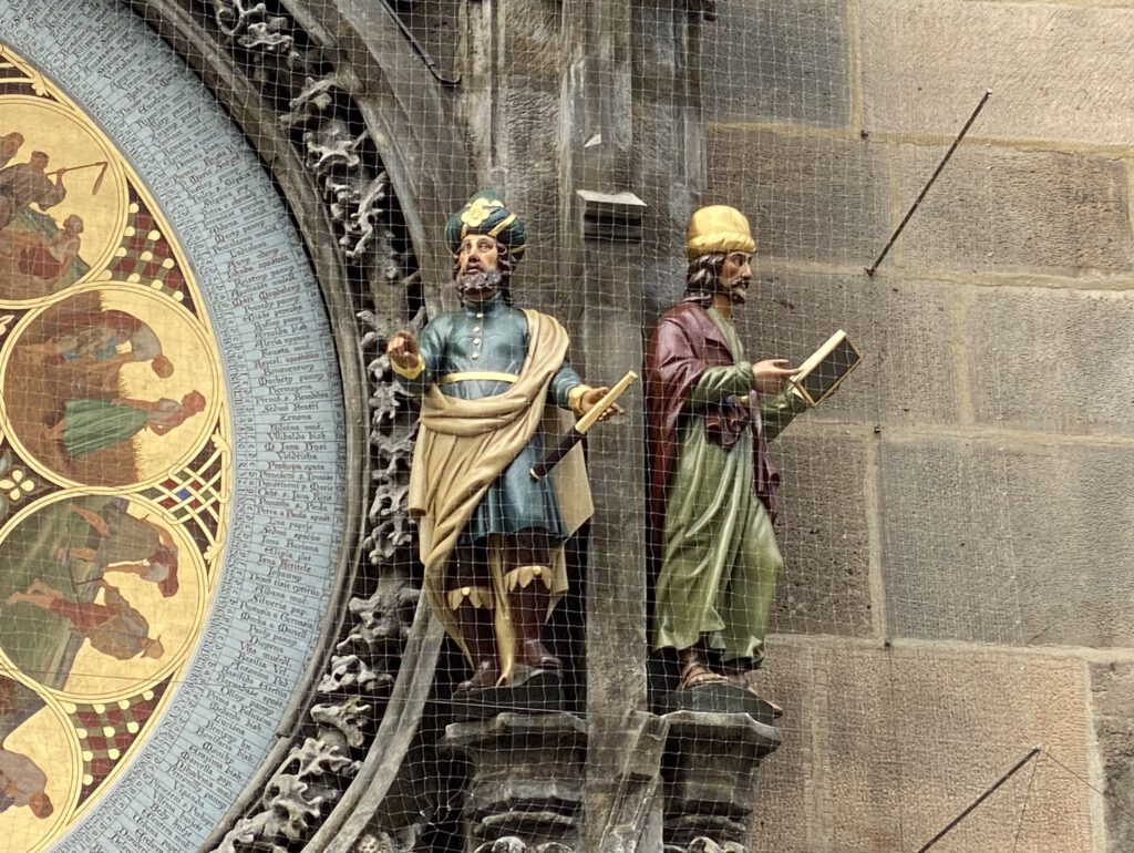 Astronom und Chronikschreiber an Astronomischer Uhr Rathaus Prag