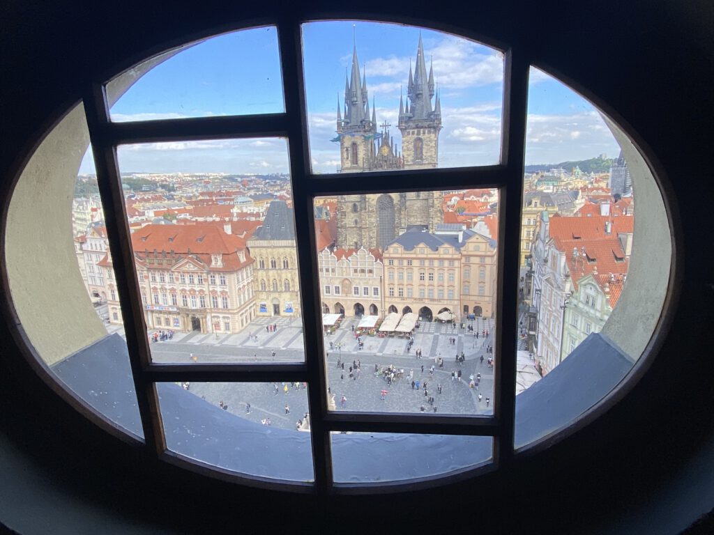 Aussicht vom Rathausturm auf Altstädter Ring mit Teynkirche