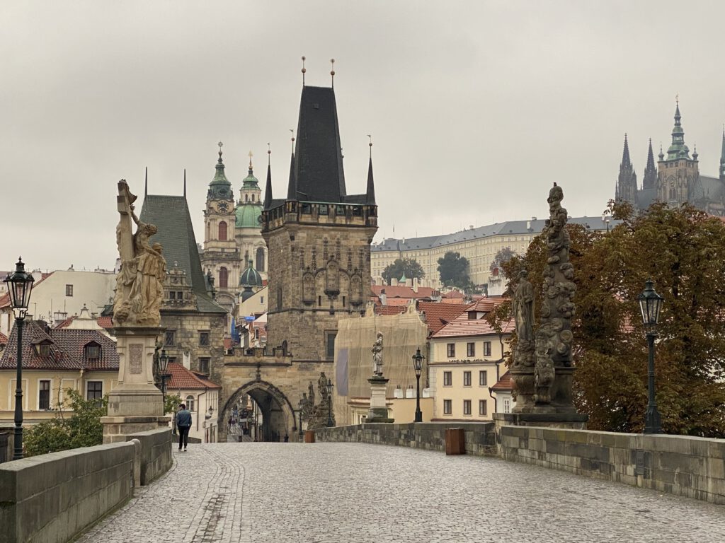 Karlsbrücke menschenleer