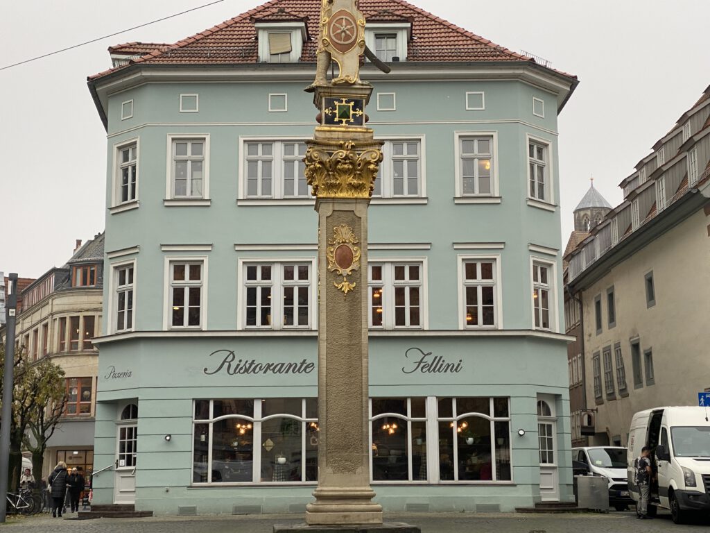 Fischmarkt in Erfurt mit Römer Säule