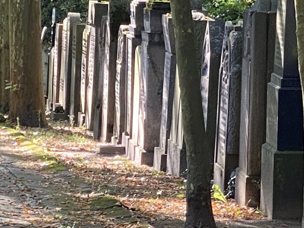 Gräber auf dem  jüdischen Friedhof Weißensee