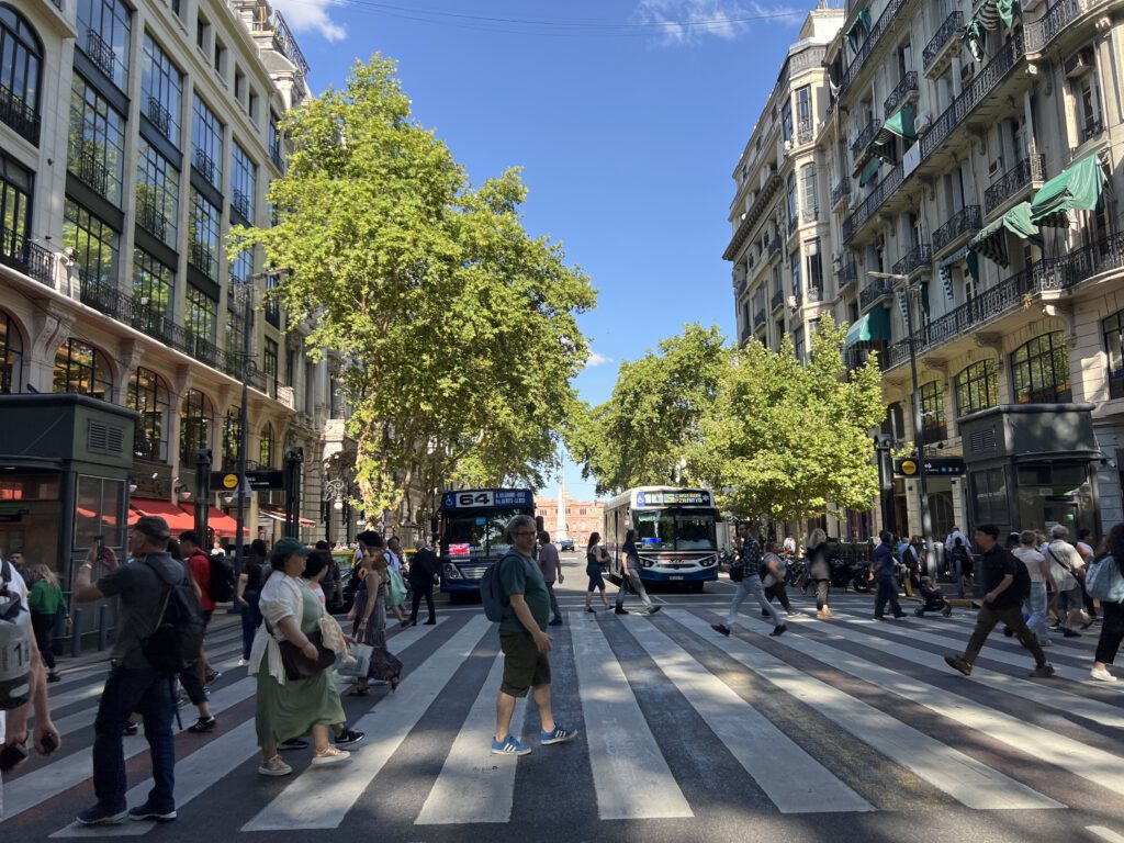 Avenida de Mayo mit Zebrastreifen