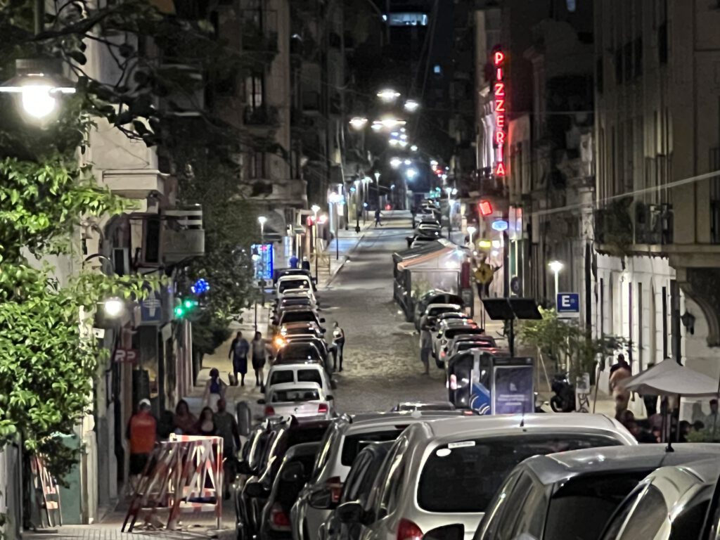 abendliche Strasse in San Telmo