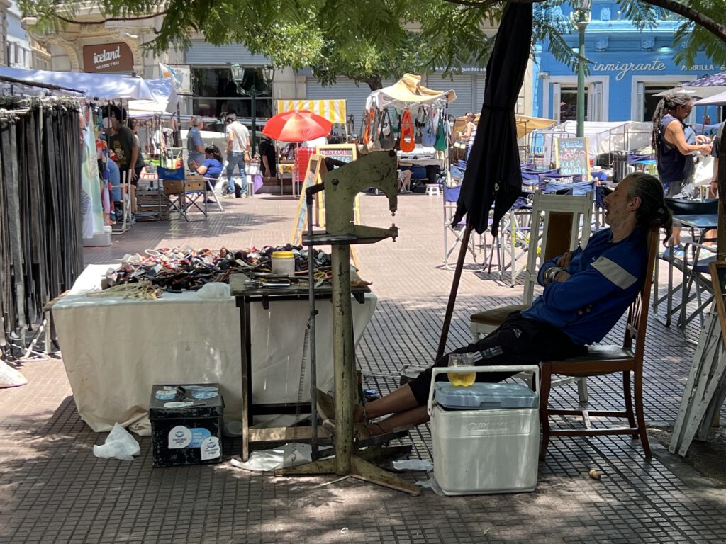 Schuster auf der Plaza Dorrego