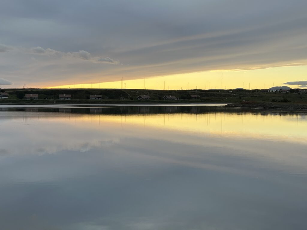 Beagle Kanal in Ushuaia bei Sonnenaufgang