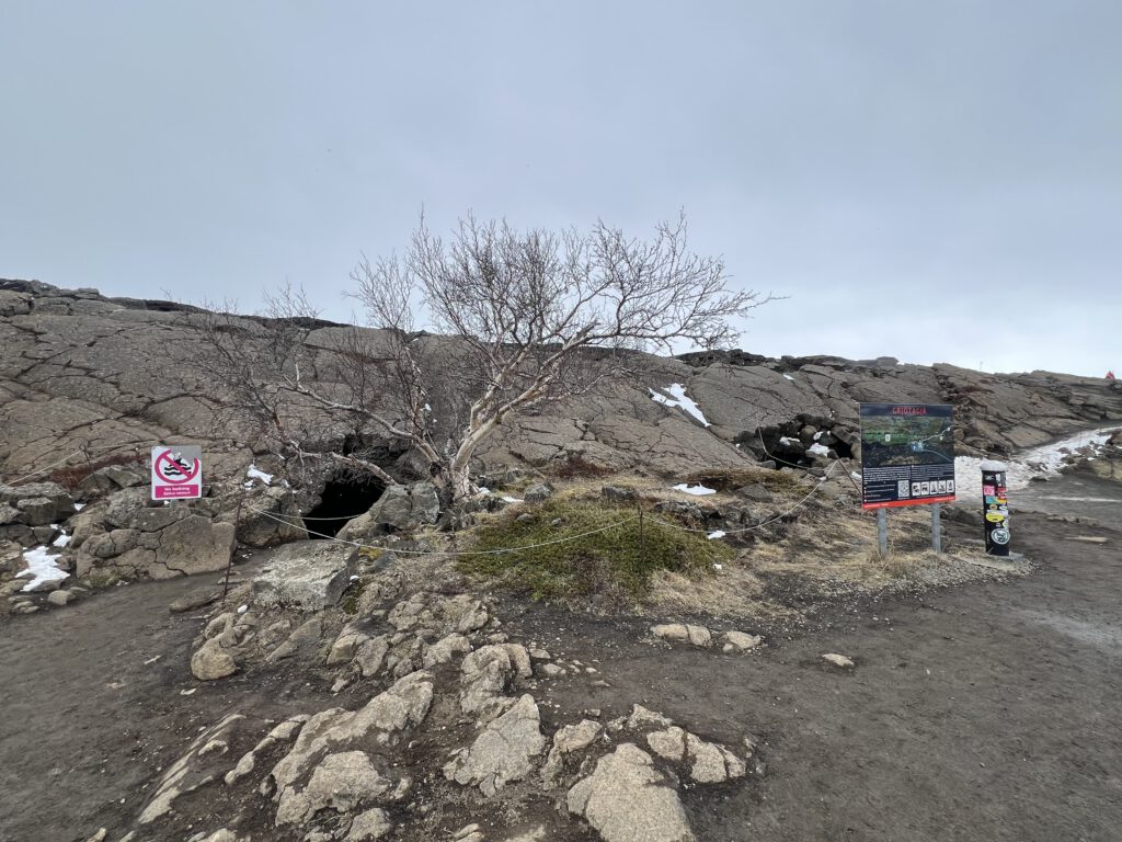 Einganz zur Grjótagjá Höhle