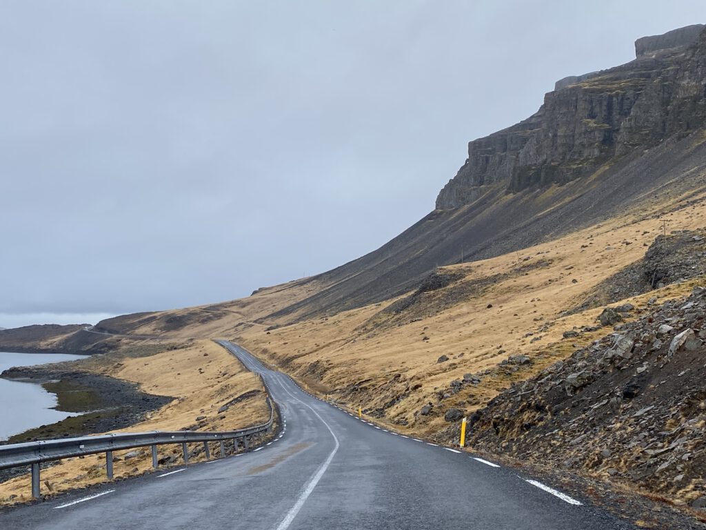 Straße 47 am Hvalfjörður