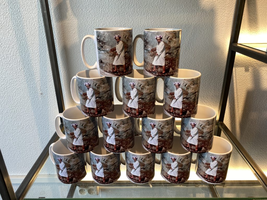 Becher mit Bild der Queen in Reykjavík