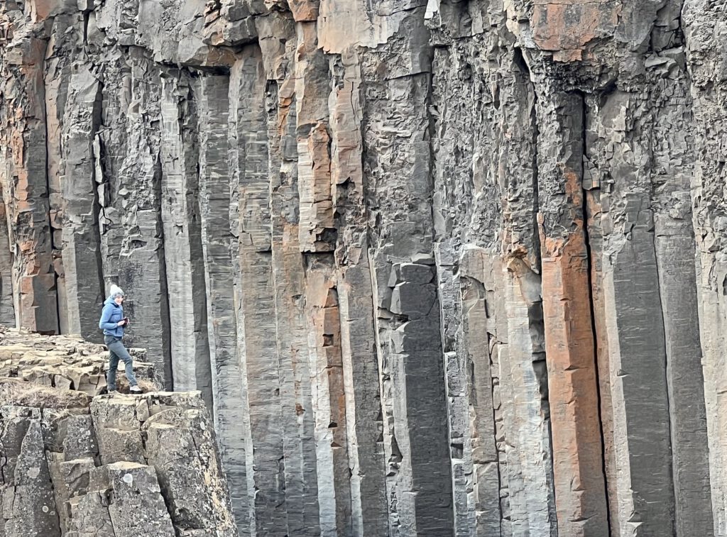 Stuðlagil Canyon mit Fotografin
