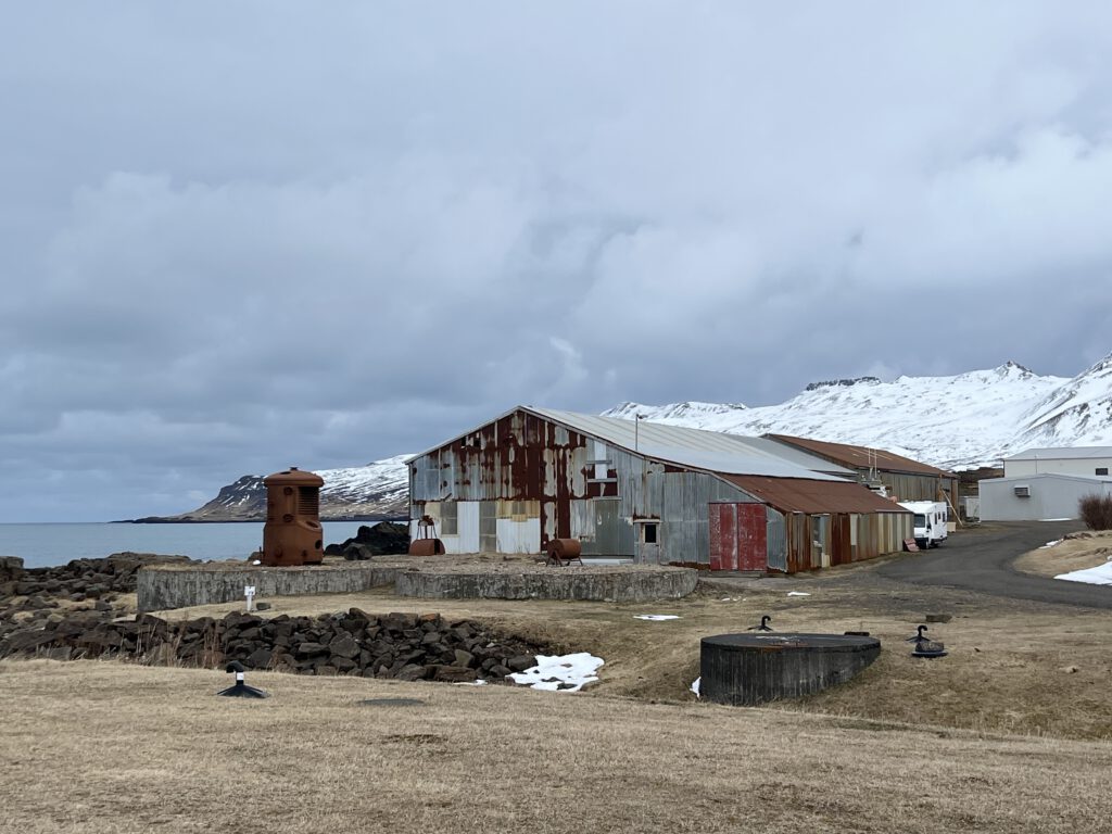 Lagerhäuser in Bakkagerði