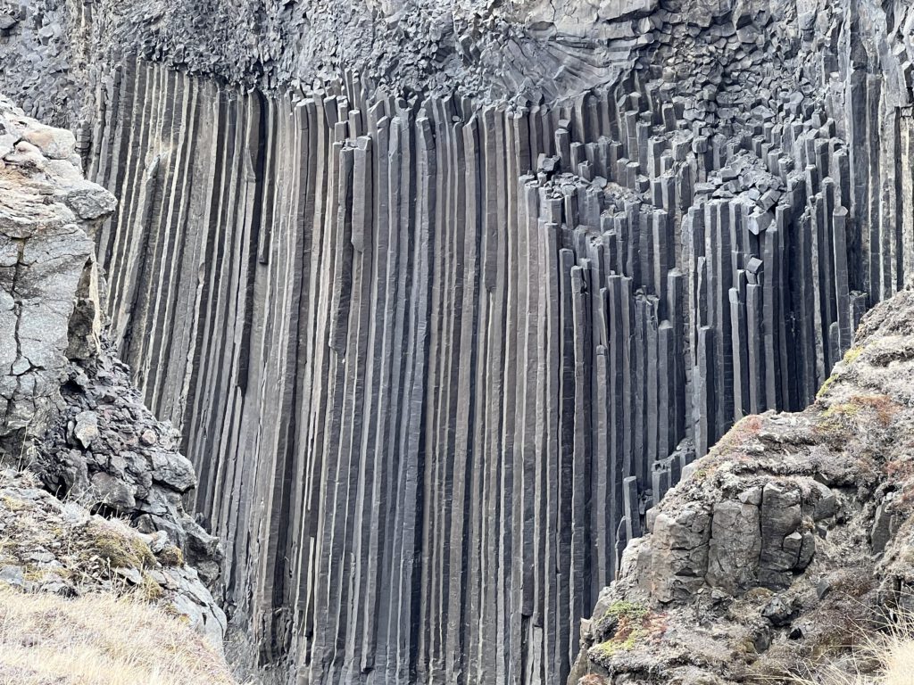 Basaltsäulen beim Litlanesfoss