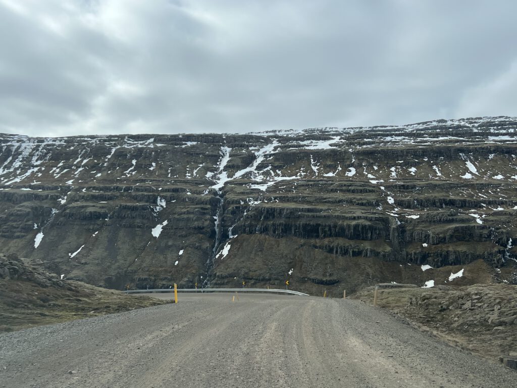 Skriðdals- og Breiðdalsvegur 95 mit Kurve