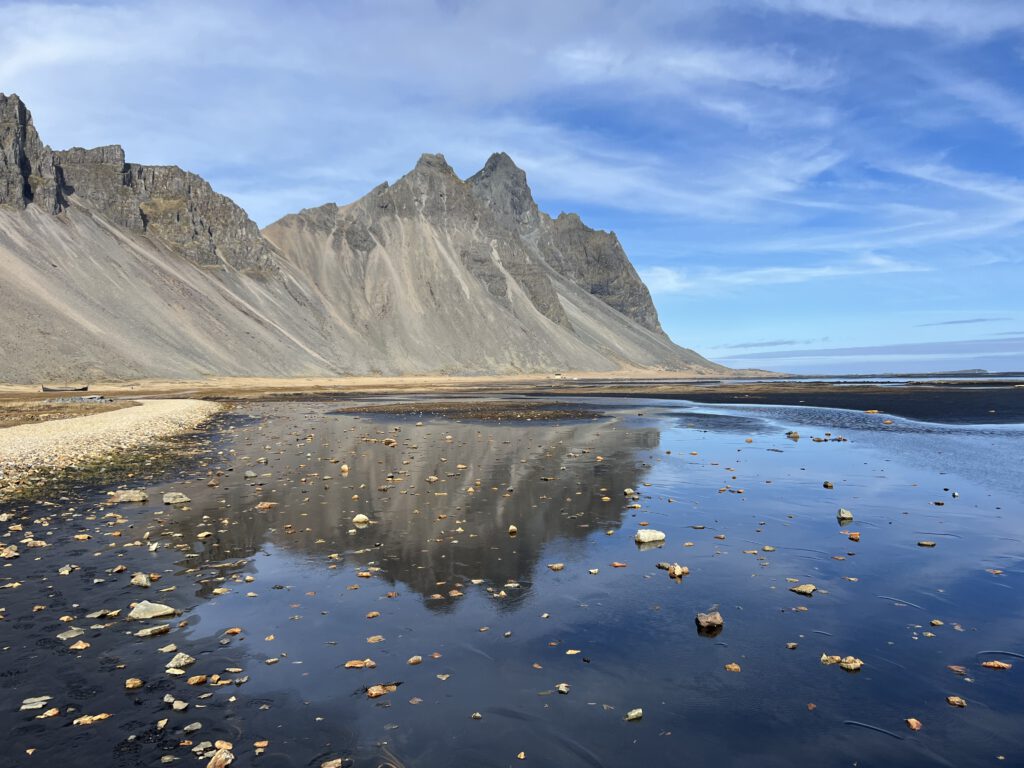 Vestrahorn mit Steinen