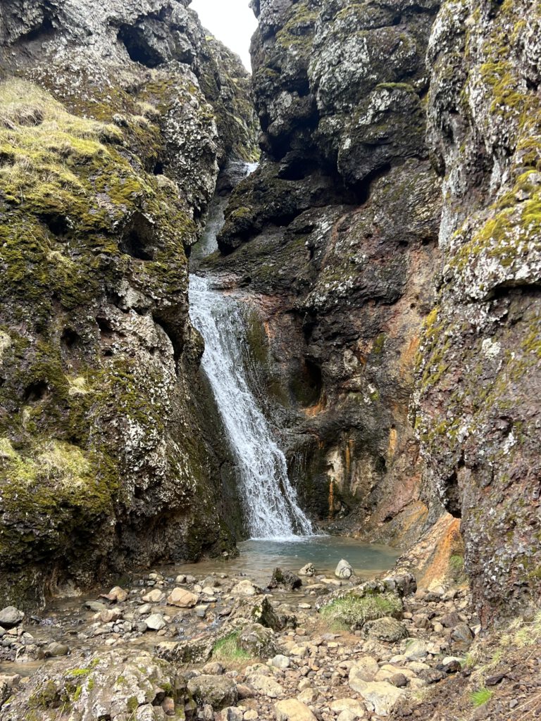 Wasserfall im Tal Reykjadalur
