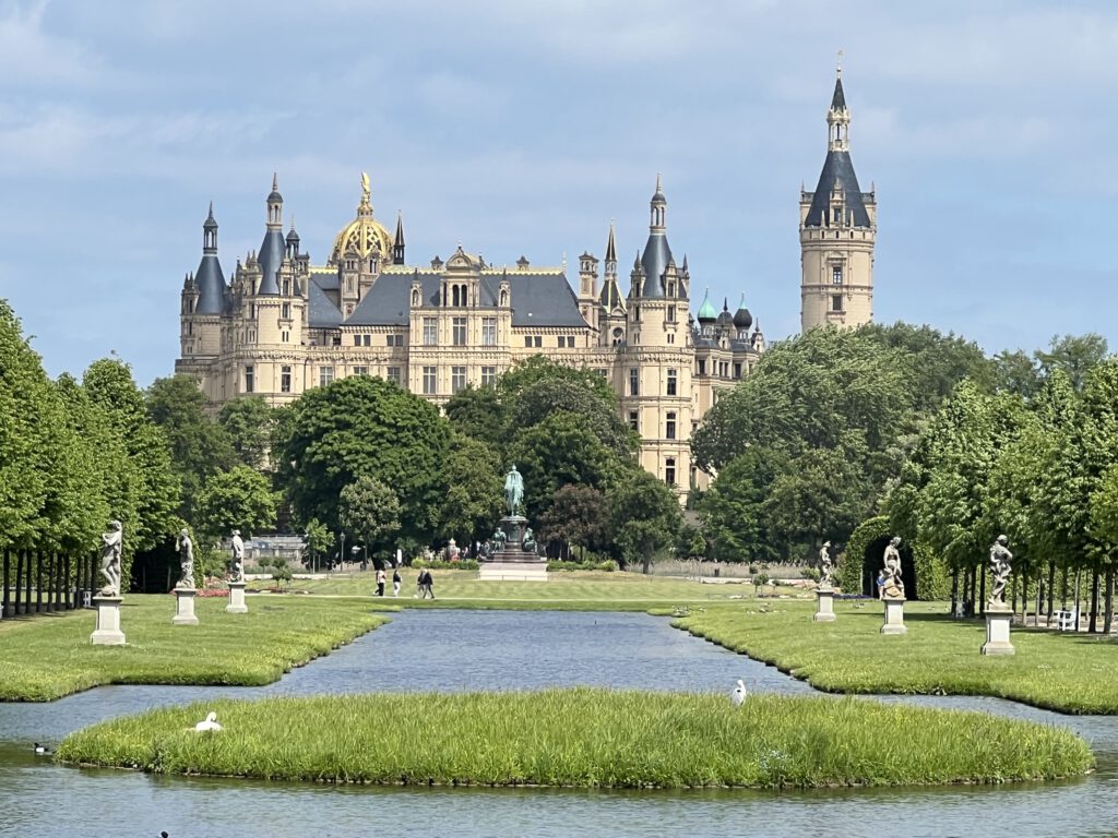 Schweriner Schloß mit Schlossgarten