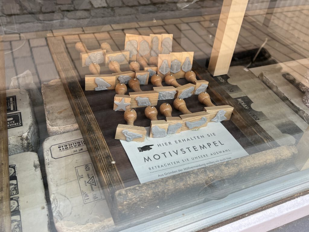 Motivstempel im Schreibwarenladen in Schwerin
