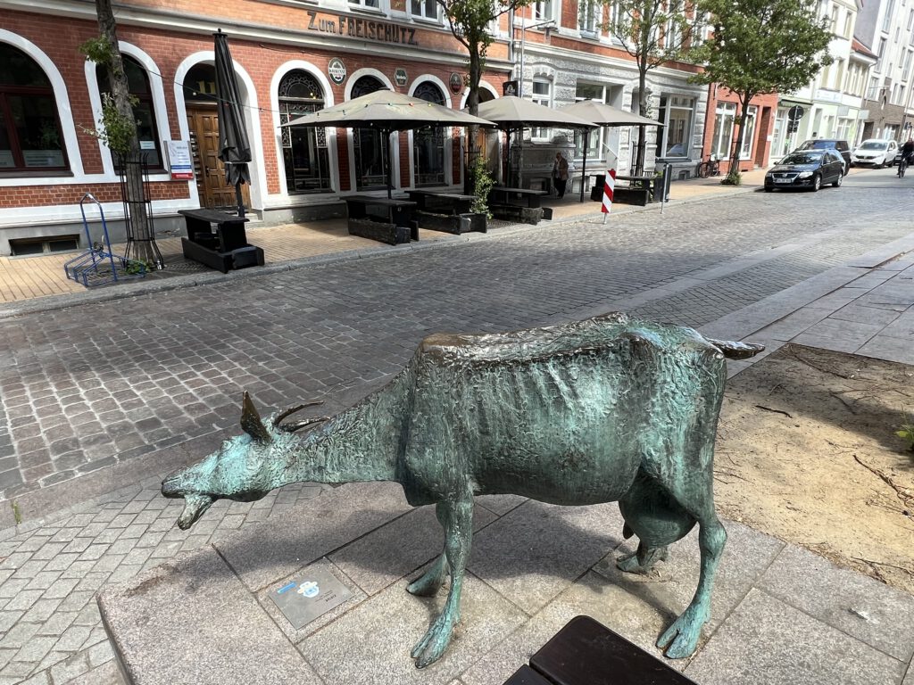 Skulptur Ziege auf Ziegenmarkt