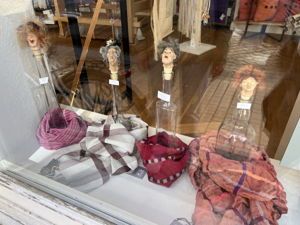 Auslage in kleinem Laden in Schwerin