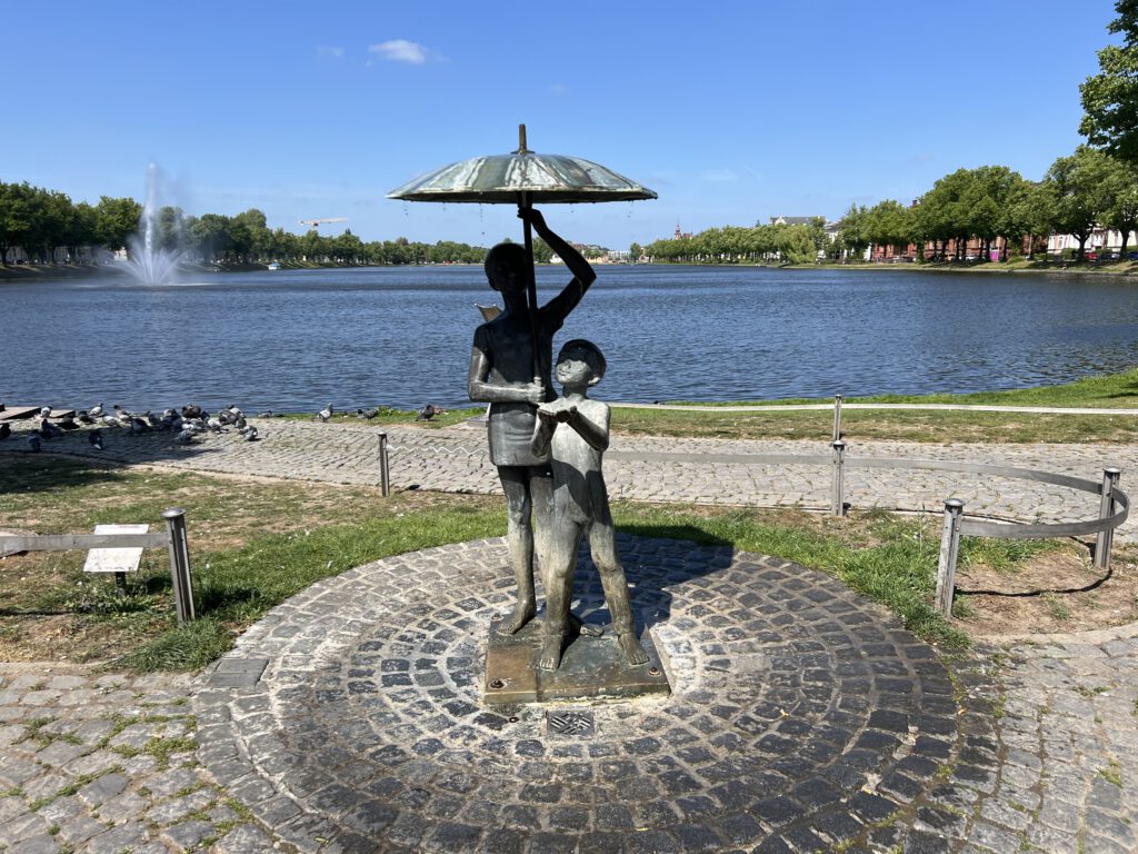 Skulptur Schirm am Pfaffenteich